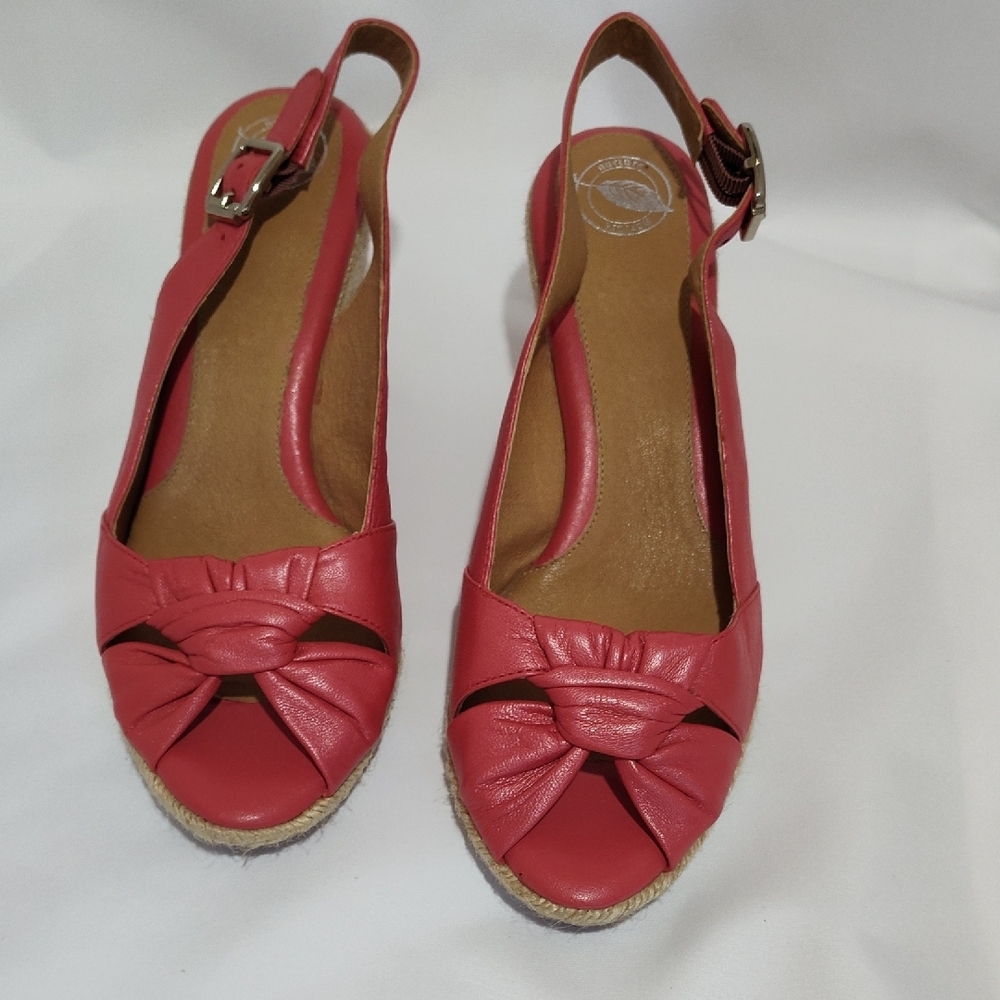 Nurture Red Leather Wedge Espadrilles 8.5 med 3.5 Inch Heel
